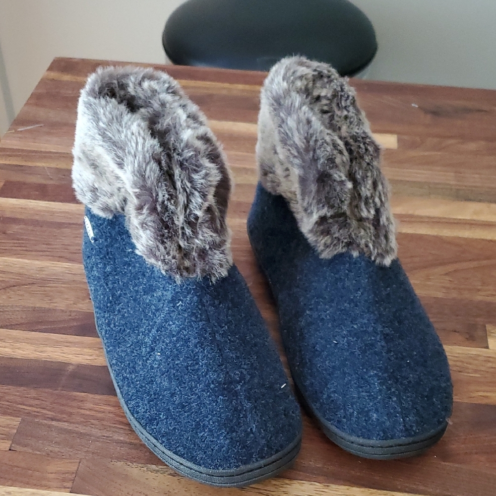 Cozy Blue Women's Shoes with Faux Fur Lining